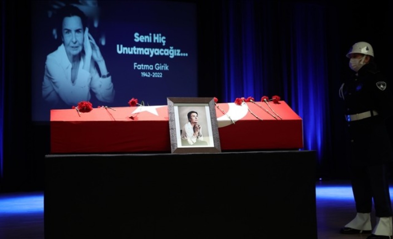 Usta oyuncu Fatma Girik'e son görev: Duygulandıran konuşmalar