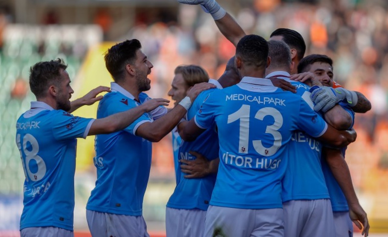 Alanyaspor'a gol yağdırdı: Trabzonspor şampiyonluğa koşuyor