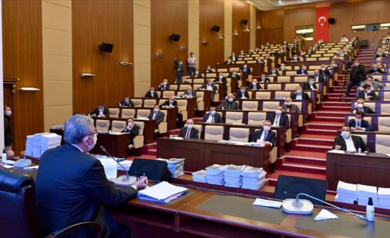 Ankara Belediye meclisinde işçi hakkını savunan meclis üyesinin sesi kesildi!