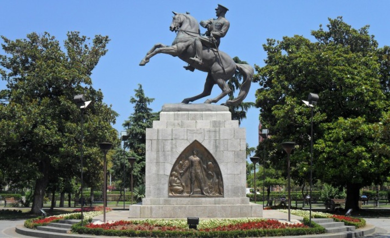 Atatürk'ün Samsun'daki simge anıtına çirkin saldırı!