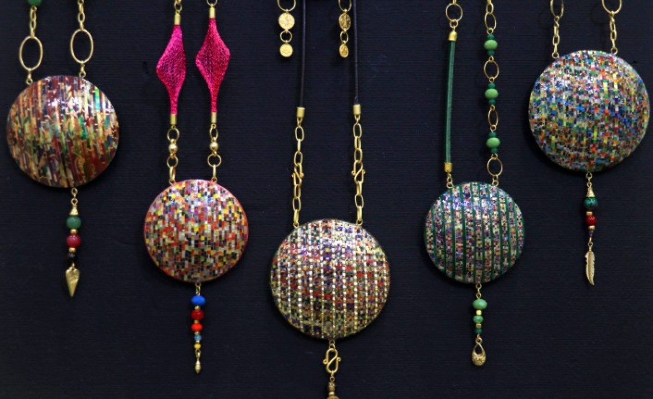 Atık kağıtlar ileri dönüşümle "teriha mücevheri" oluyor