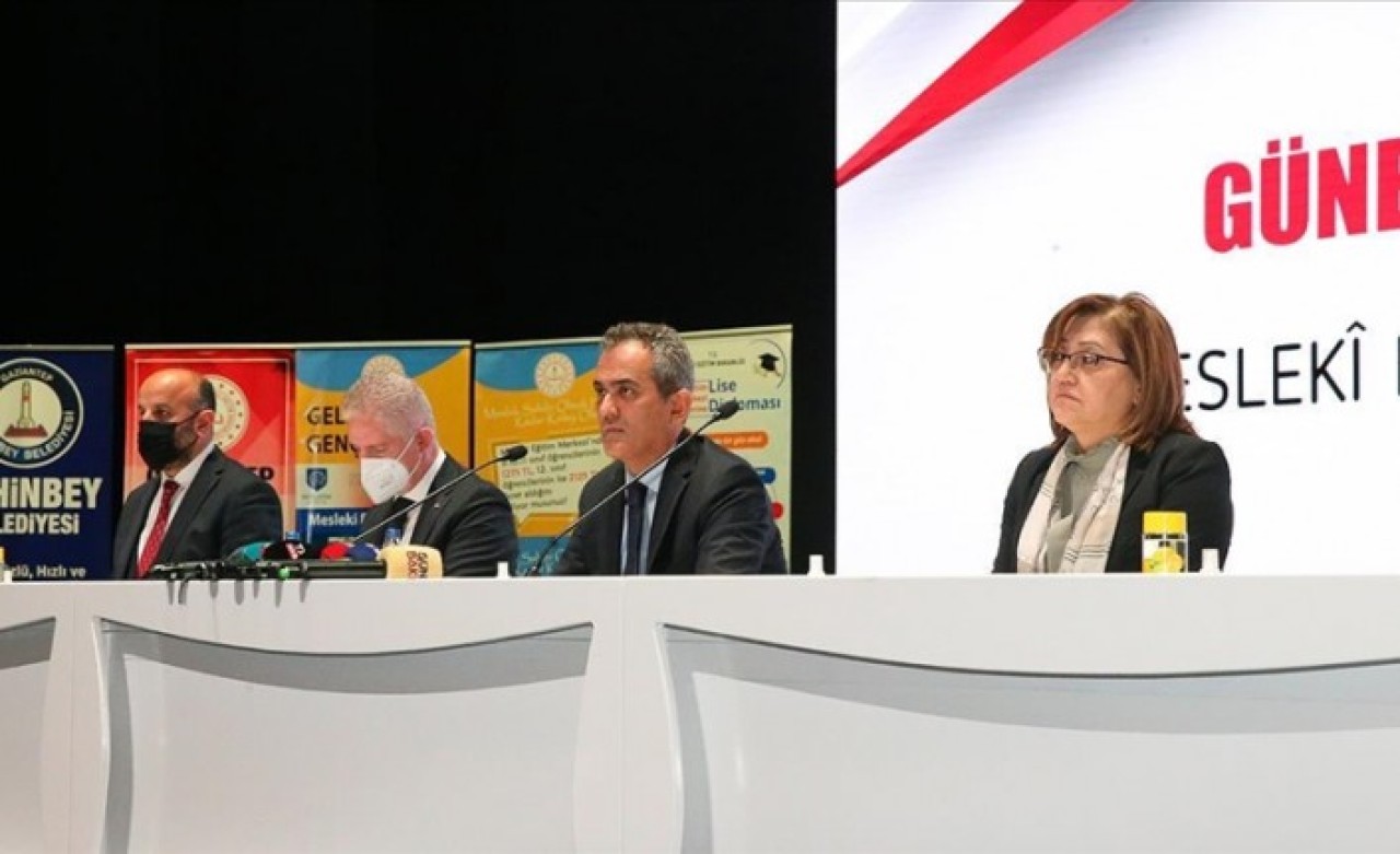 Bakan Özer: Meslek liseleri yurt dışına ihracat yapan bir okul türüne dönüşüyor