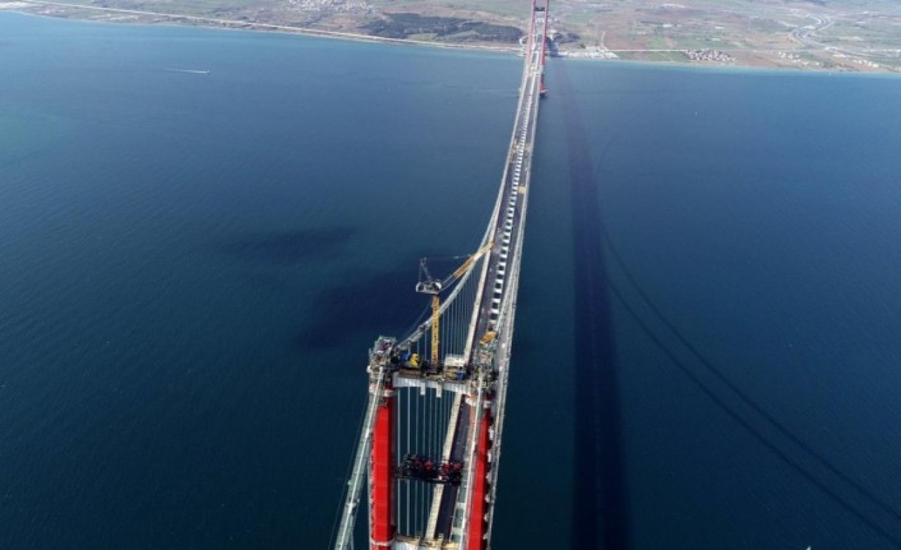 Boğazın iki yakasını birleştirecek "Simgelerin köprüsü"nde sona yaklaşıldı