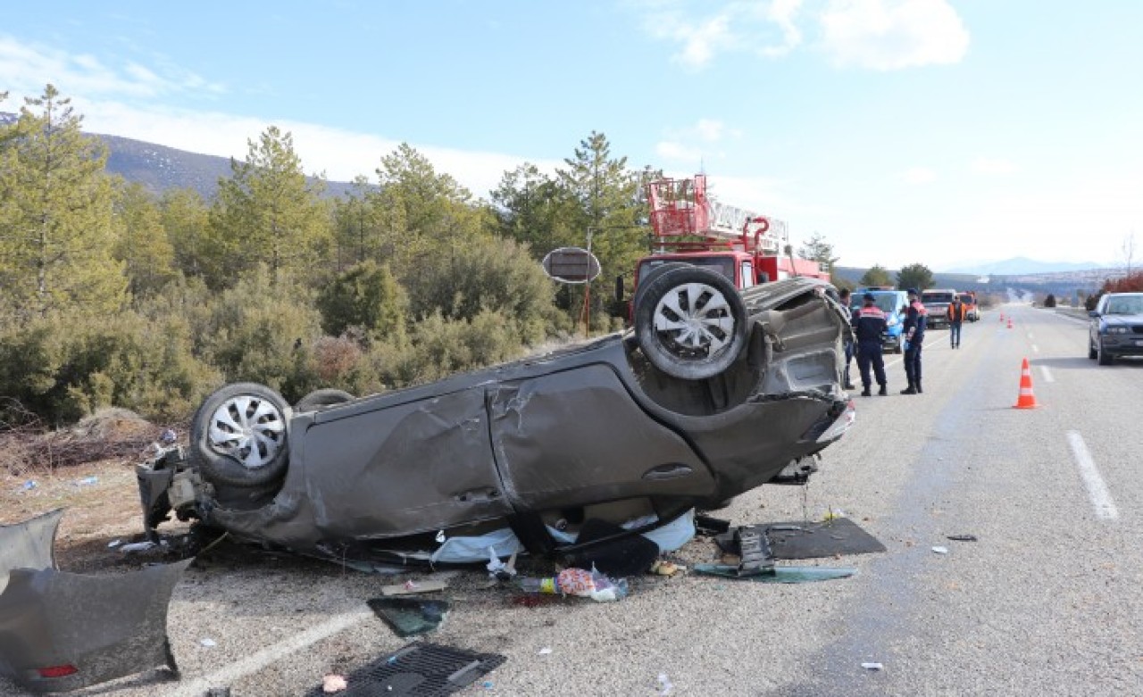 Burdur'da kaza: Şenol Zavar öldü,  İsmail Kölemen,  Su Zavar,  Özlem Keskin ve Haydar Duman yaralandı
