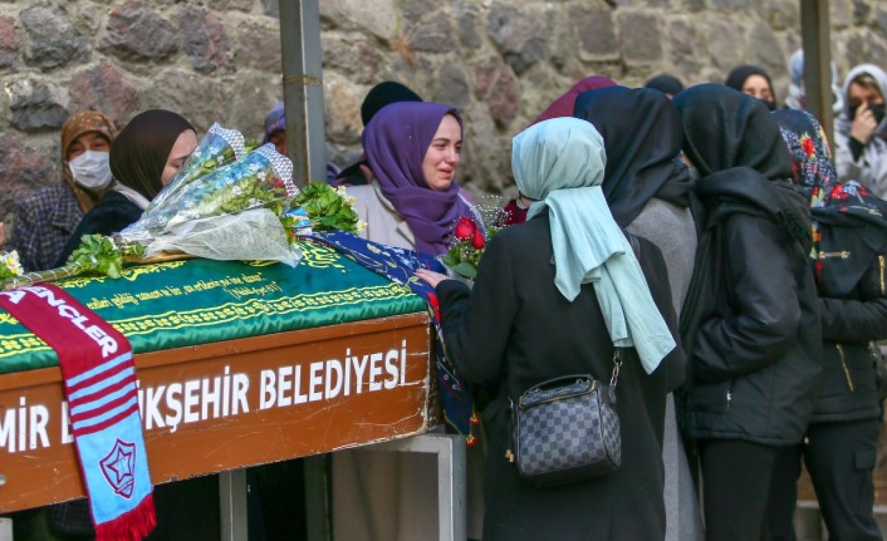 Büyük acı: Konya'daki kazada ölen Nazan Uysal,  Yasemin Özkan,  Büşra Nur Kaçan ve Mehmet Alçık son yolculuklarına uğurlandı