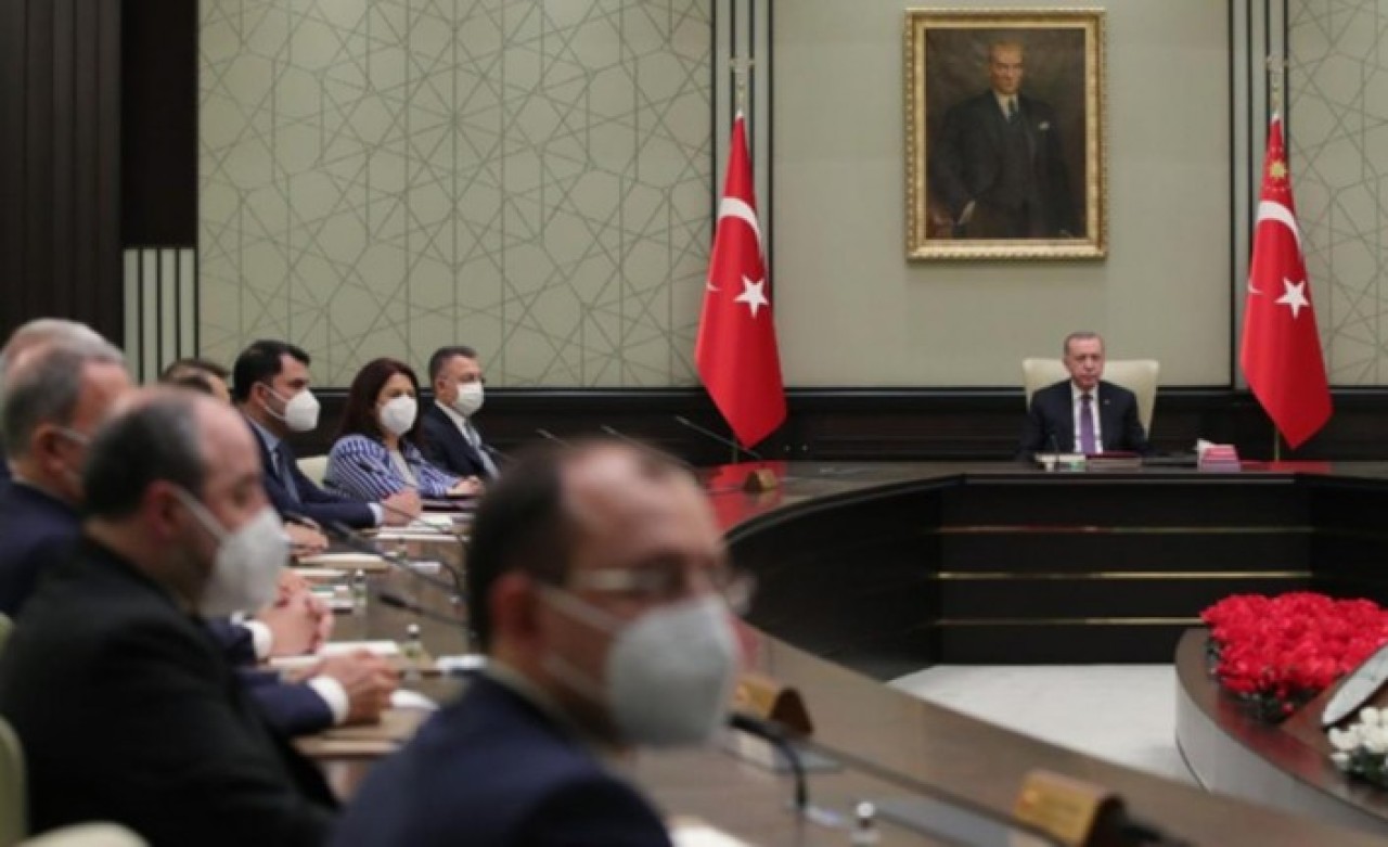 Cumhurbaşkanı Erdoğan değişikliğin sinyalini vermişti: Bir eski bakan daha kabineye geri dönüyor!