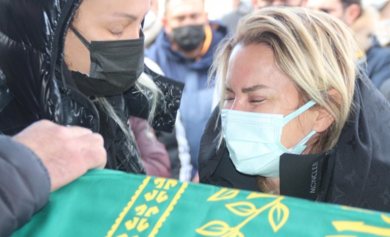 Ece Erken'in durumu hiç iyi değil: 'Tuvalete düşürdüğü ilaçları içmeye başladı'