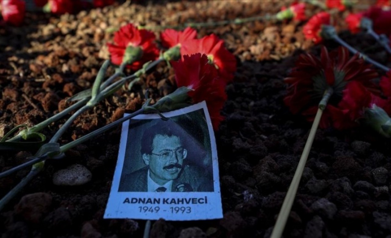 Eski Bakan Adnan Kahveci vefatının 29. yılında mezarı başında anıldı