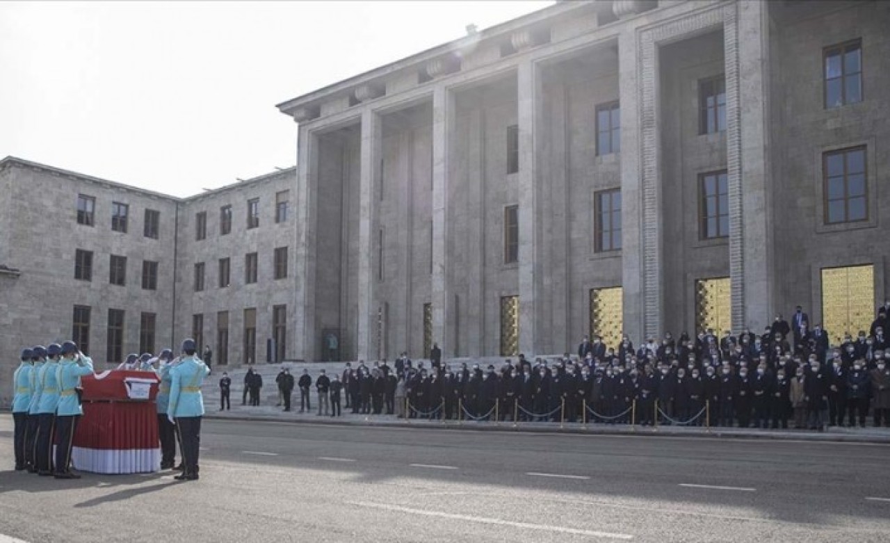 Eski Bakan Kumbaracıbaşı için Meclis'te cenaze töreni düzenlendi