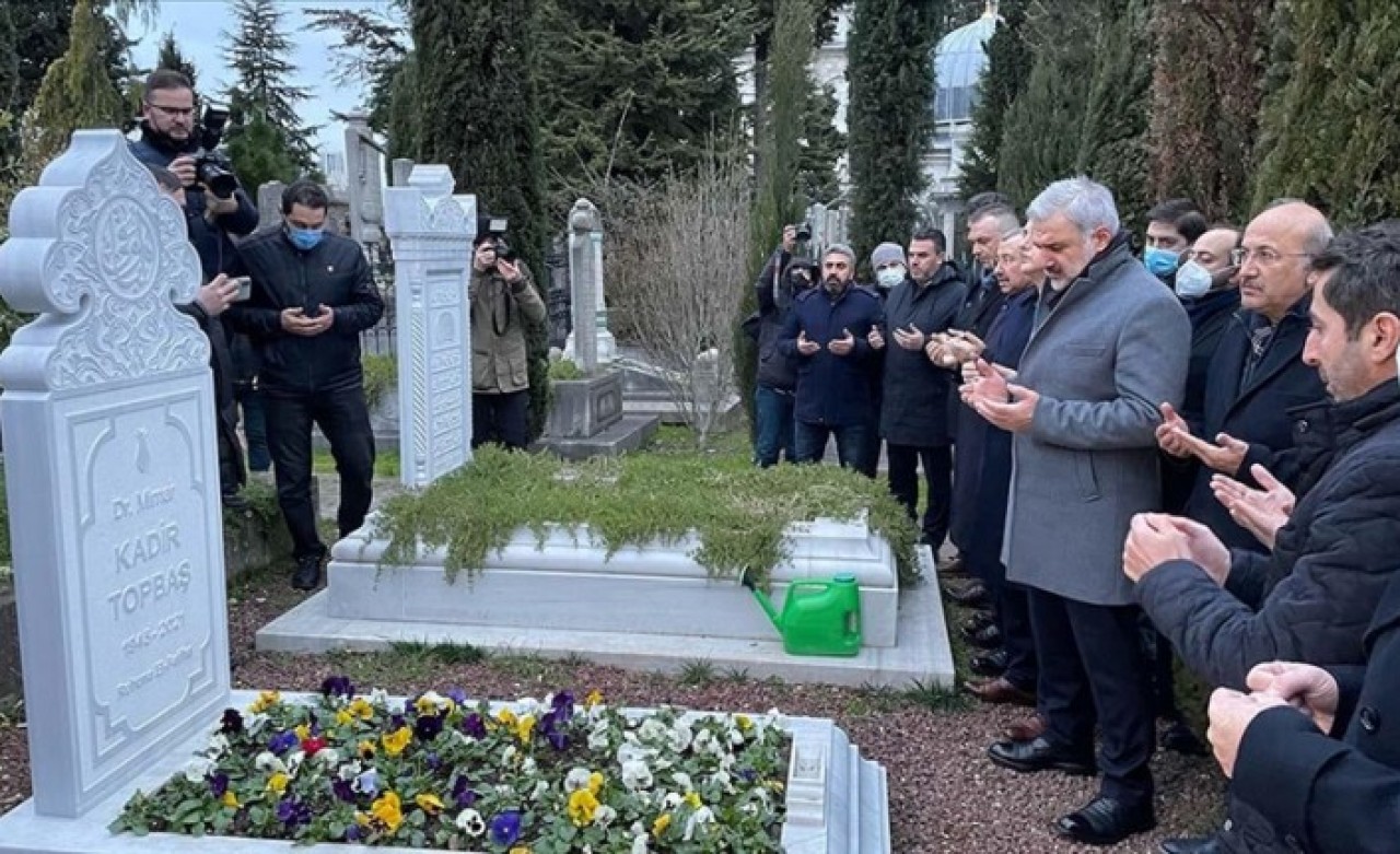 Eski İBB Başkanı Kadir Topbaş,  kabri başında anıldı