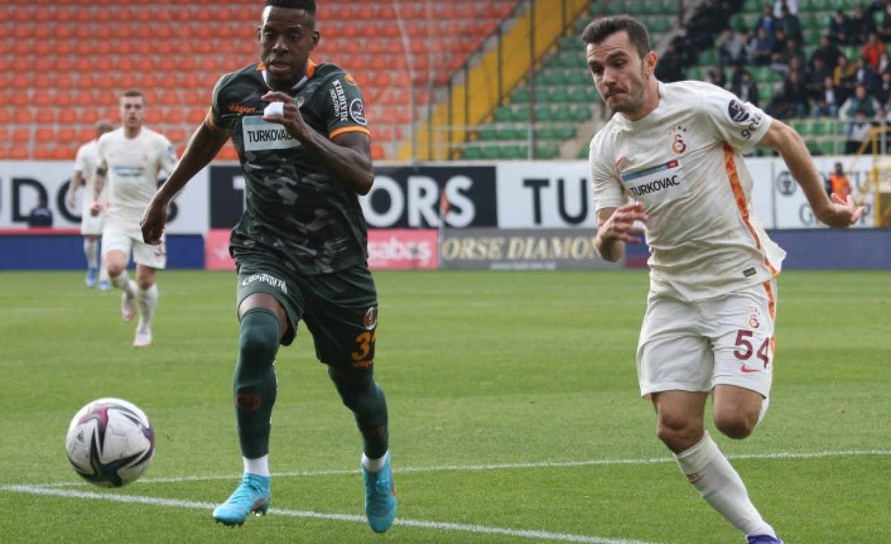 Galatasaray nihayet yenilmedi! 10 kişi kalan Alanya galibiyeti kaçırdı