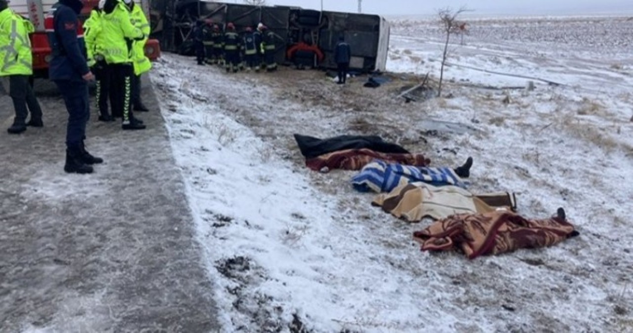 Konya'da otobüs devrildi: 5 ölü,  26 yaralı