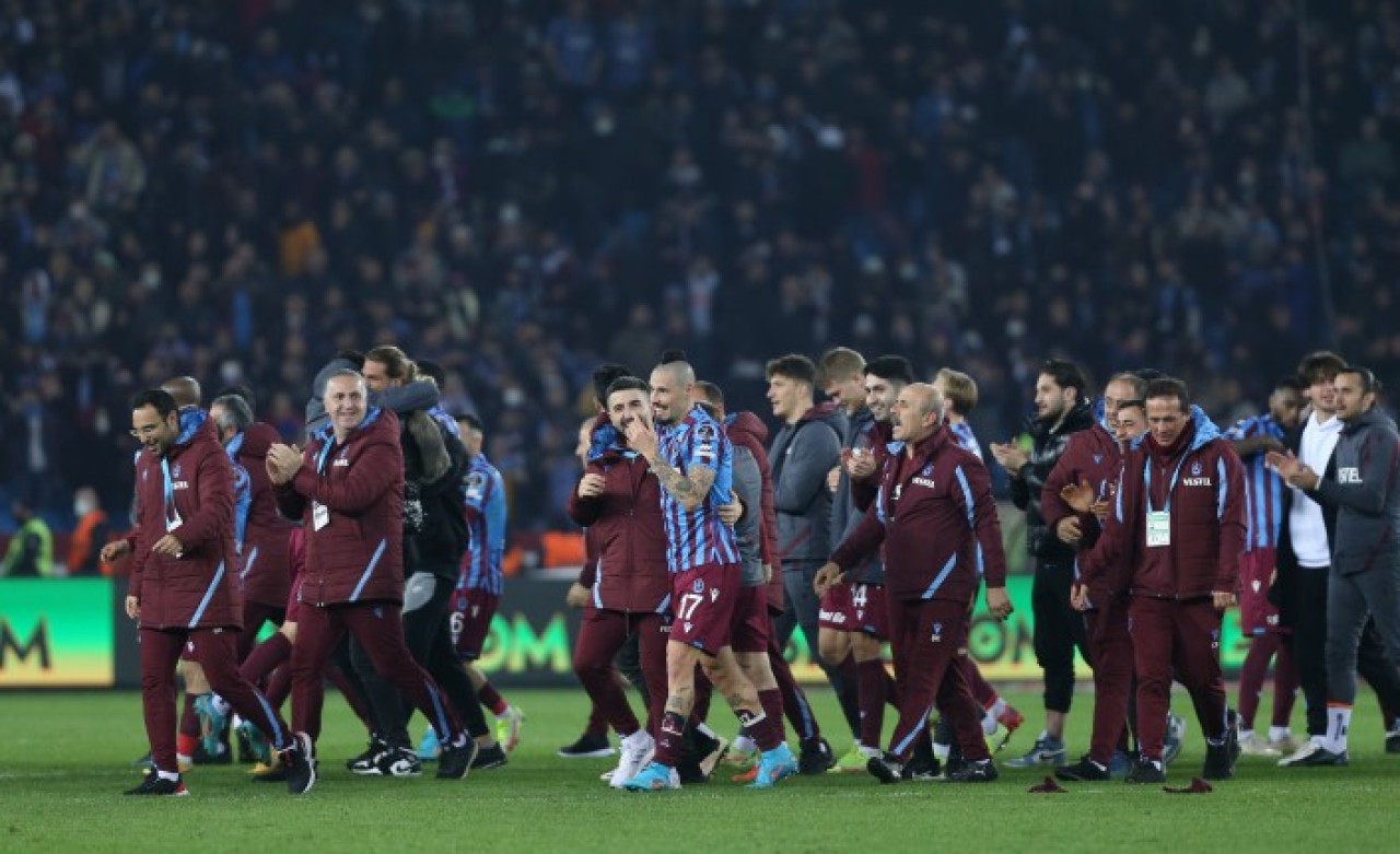 Konyaspor'u da devirdi: Trabzonspor'un şampiyonluk yürüyüşü