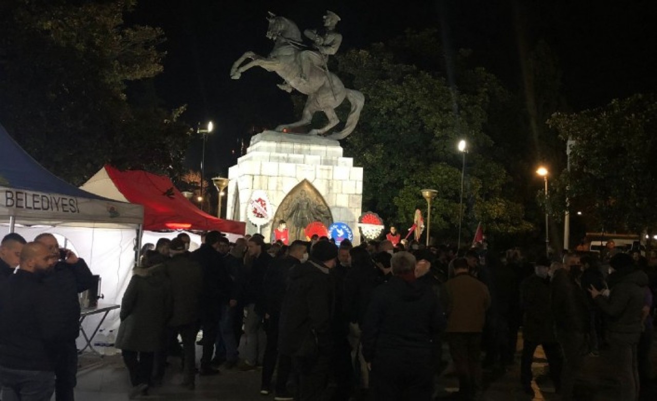 Samsun'da Atatürk anıtını yıkmak isteyen saldırganlar bakın kim çıktı? Samsunlular nöbete başladı