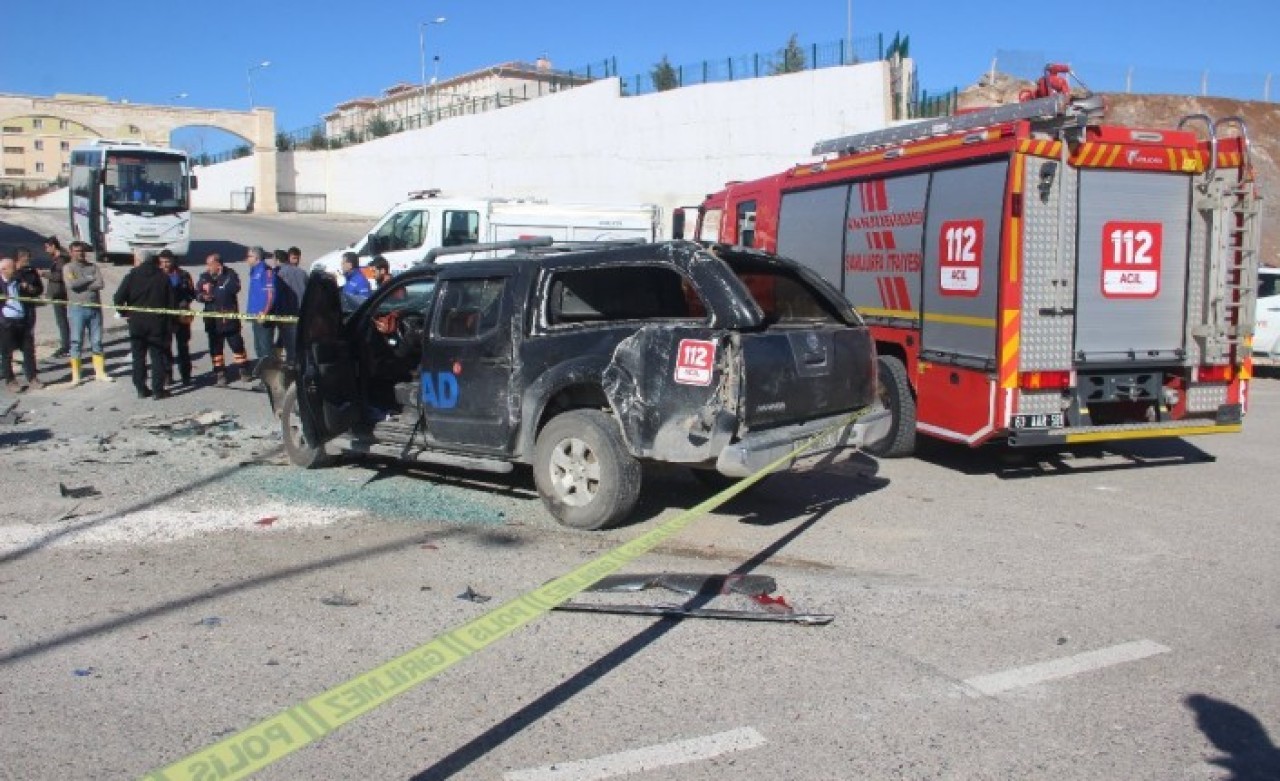 Şanlıurfa'da halk otobüsü AFAD aracına çarptı: Memduh Çakmak öldü