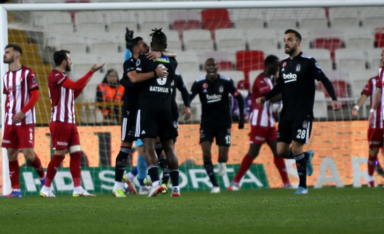 Sivasspor-Beşiktaş: Kıran kırana maçta 2 penaltı,  5 gol