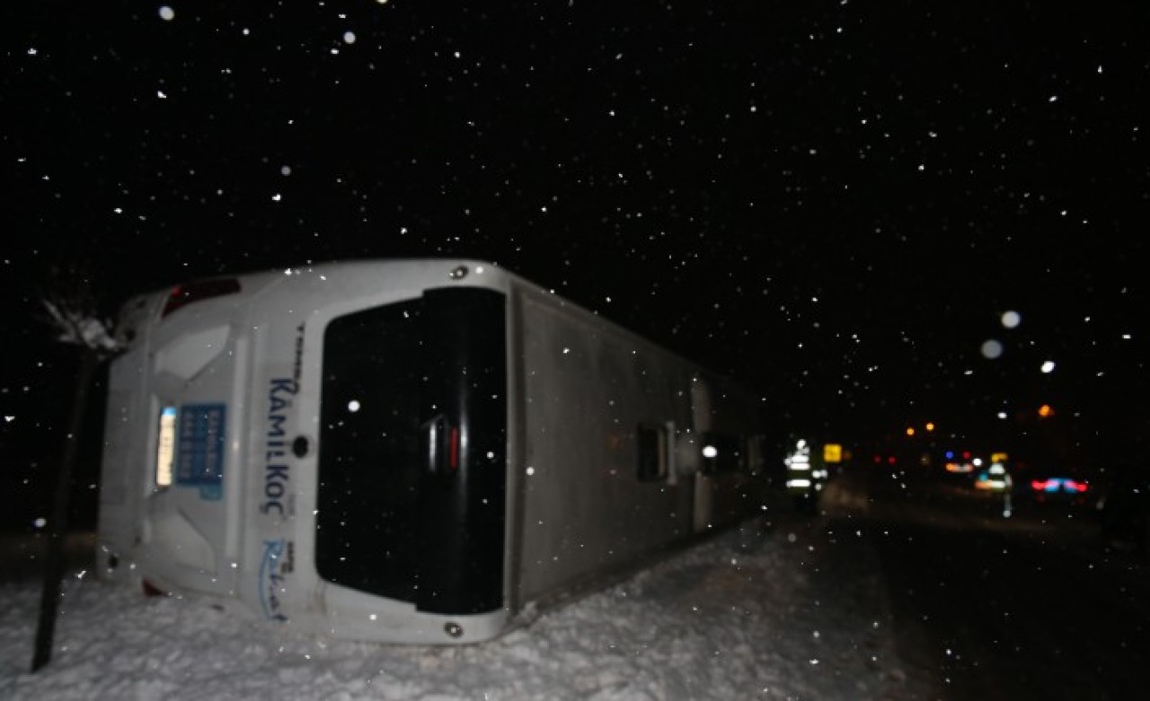 Tokat'ta Kamil Koç devrildi: 23 yaralı
