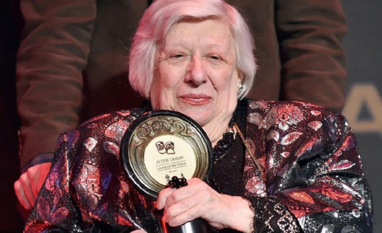 Türk sinemasının duayen ismi Ayten Erman koronavirüs sebebiyle hayatını kaybetti