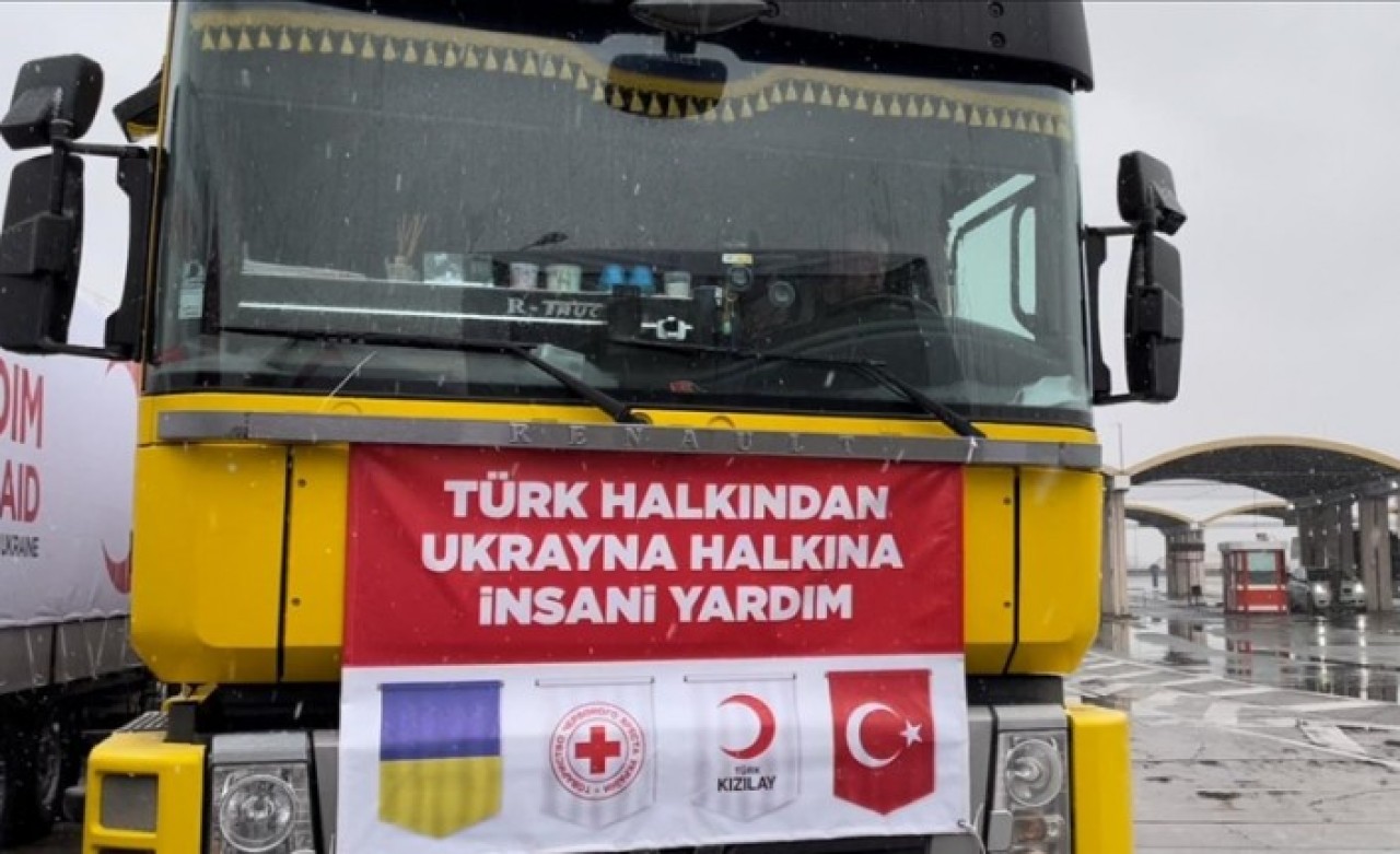 Türkiye'den Ukrayna'ya gönderilen yardım tırları Romanya'ya ulaştı