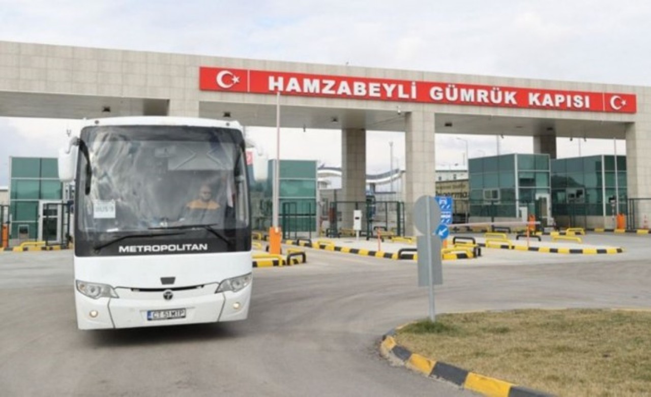 Ukrayna'dan tahliye edilen grup Hamzabeyli Sınır Kapısı'na ulaştı