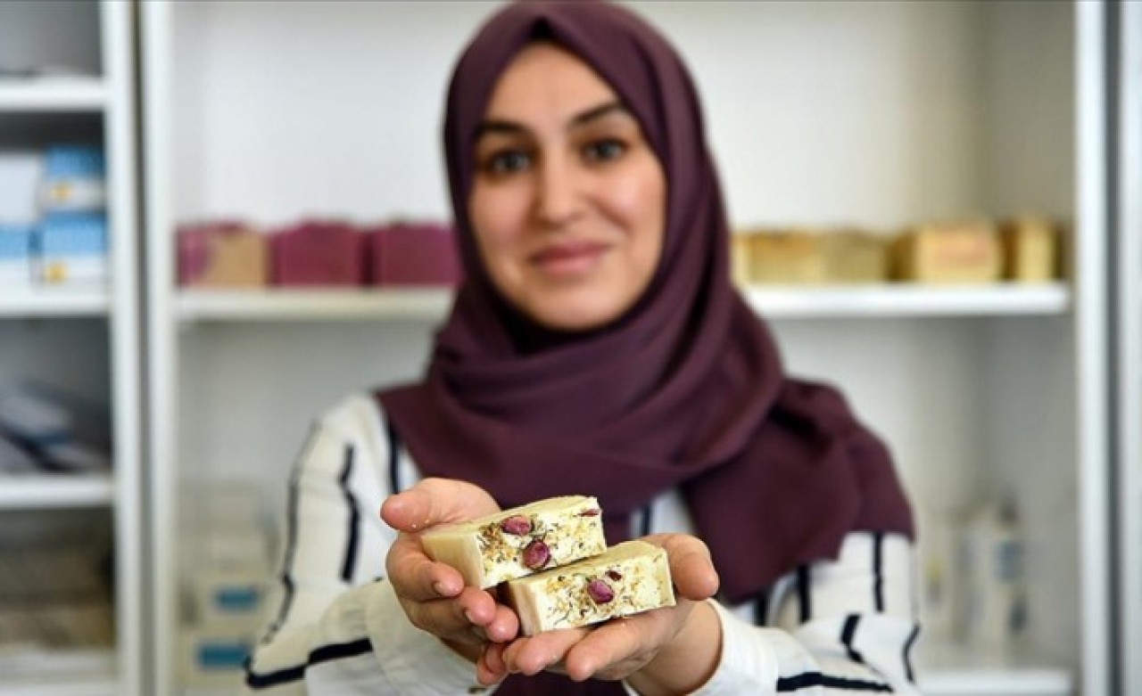 Yanan çocuğu için yaptığı leke kremiyle ihracata hazırlanıyor