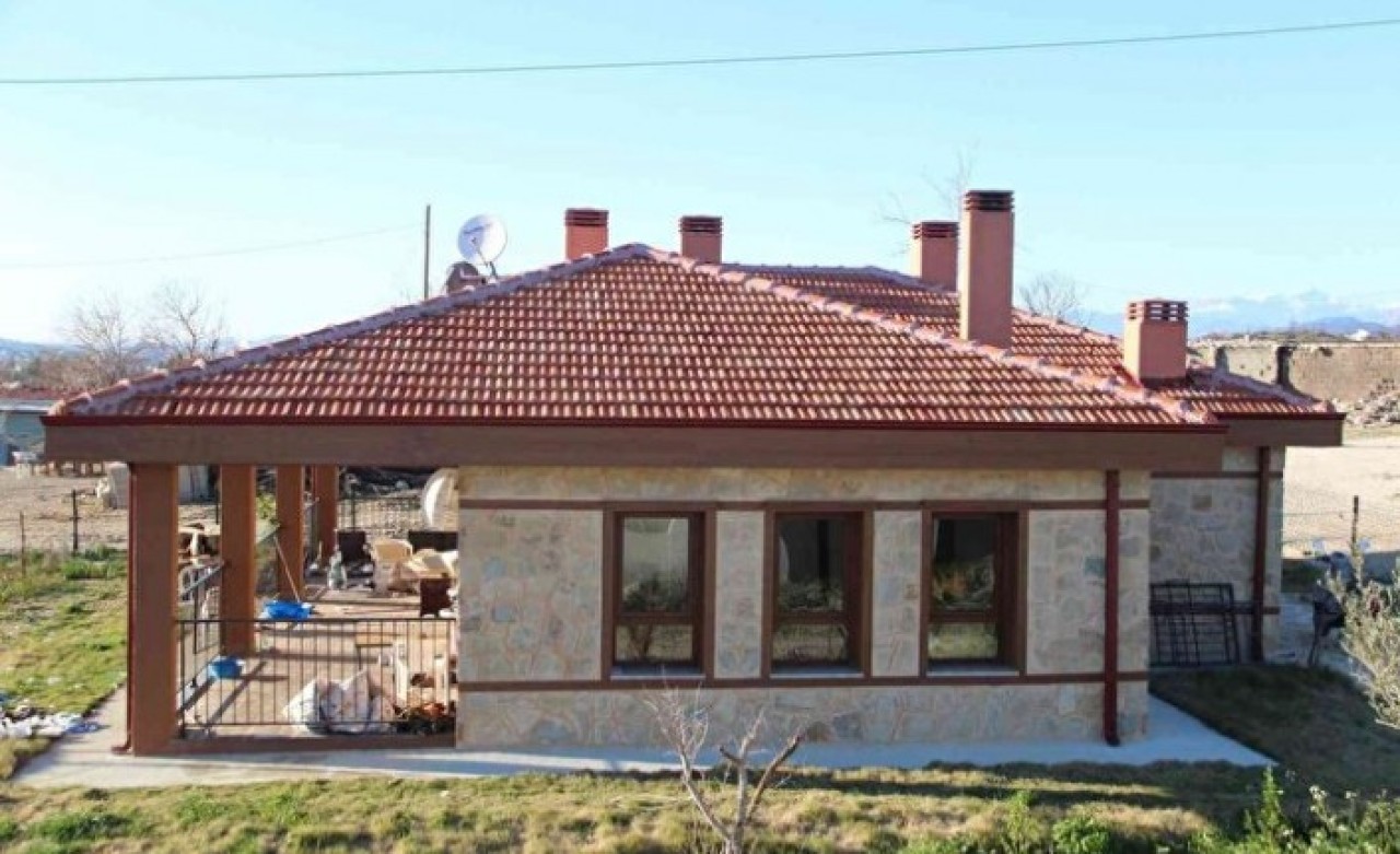 Yanan evi 21 günde yeniden inşa edildi! 80 yaşındaki İbrahim Deniz'den Bakan Kurum'a duygulandıran mesaj