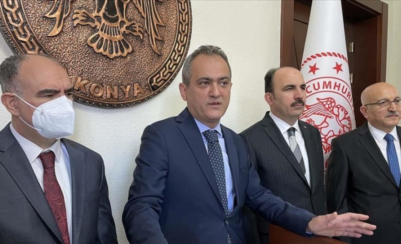 Yüz yüze eğitime ara mı verildi: Bakan Özer'den flaş açıklama