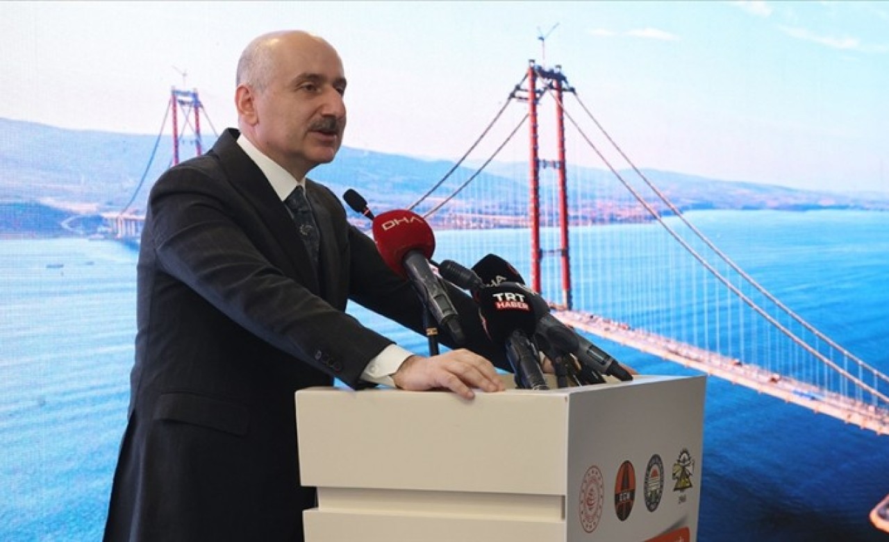 Bakan Karaismailoğlu,  günde 45 bin araç geçiş garantisi verilen Çanakkale Köprüsü'nden kaç araç geçtiğini açıkladı