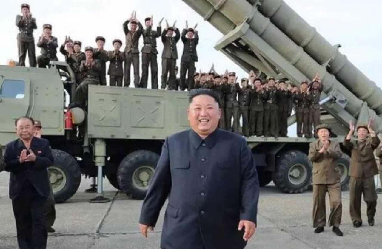 Bir bu eksikti! Kim Jong Un kıtalararası balistik füzeyi ateşledi,  peşinden bakın hangi ülkeyi tehdit etti?