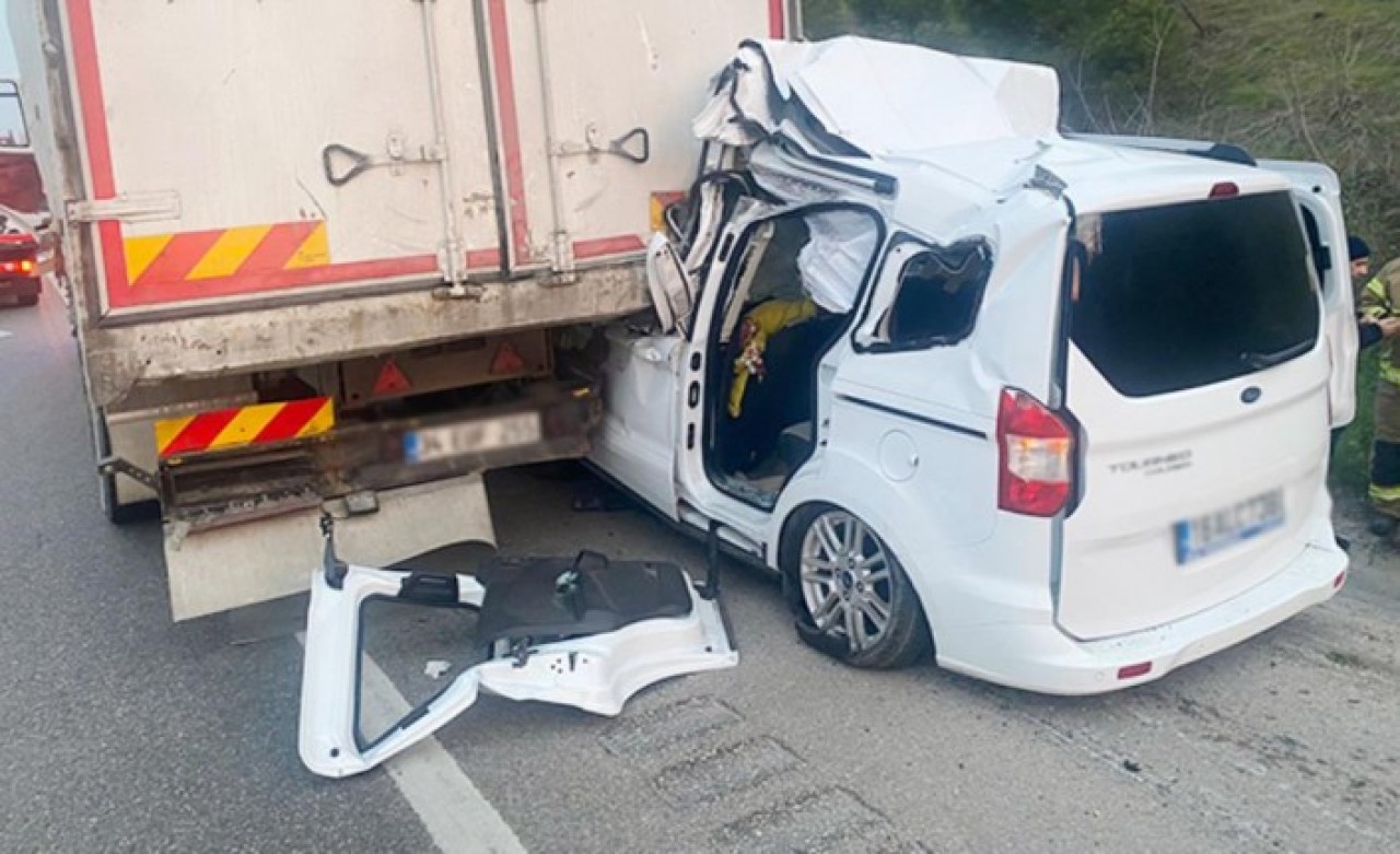 Bursa'da feci kaza: Aracıyla kamyonun altına giren Sezgin Arslan öldü