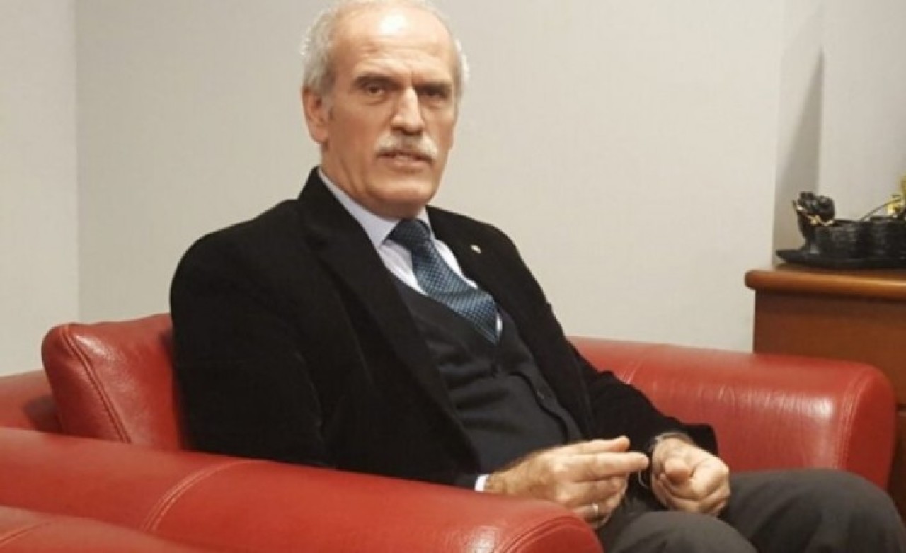 Bursa'nın eski belediye başkanı Recep Altepe,  korumasını vurdu