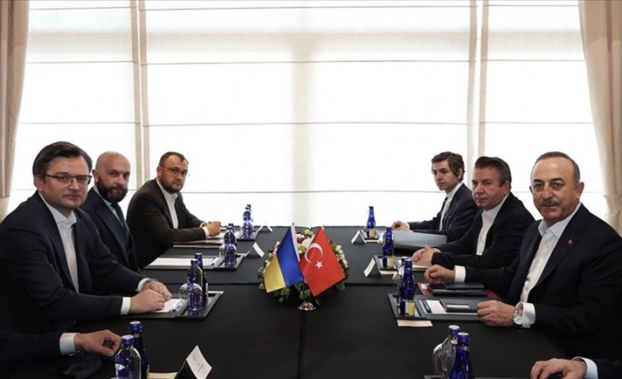 Bakan Çavuşoğlu,  Antalya'da Kuleba ile görüştü