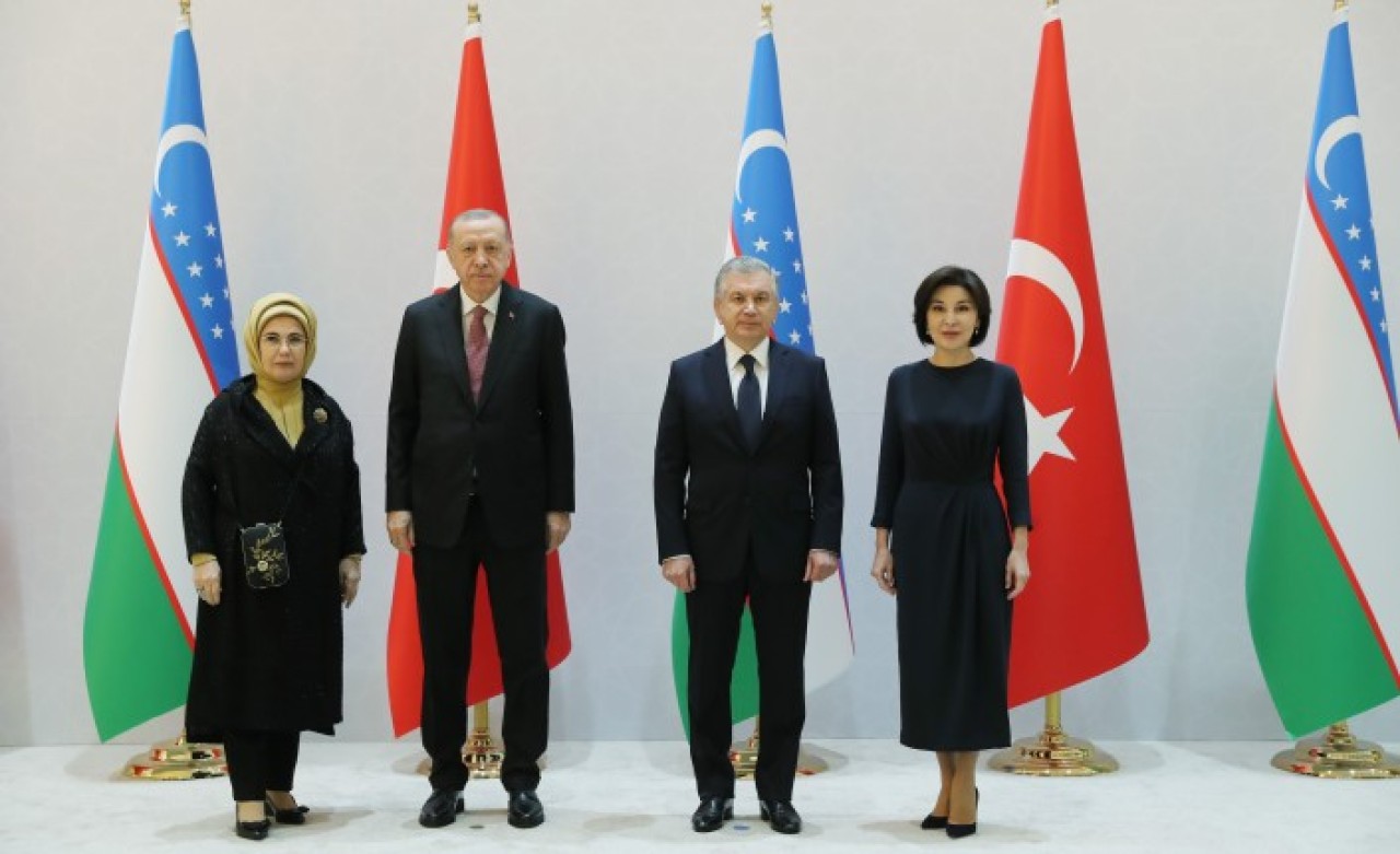 Cumhurbaşkanı Erdoğan,  Özbekistan Cumhurbaşkanı Mirziyoyev tarafından resmi törenle karşılandı