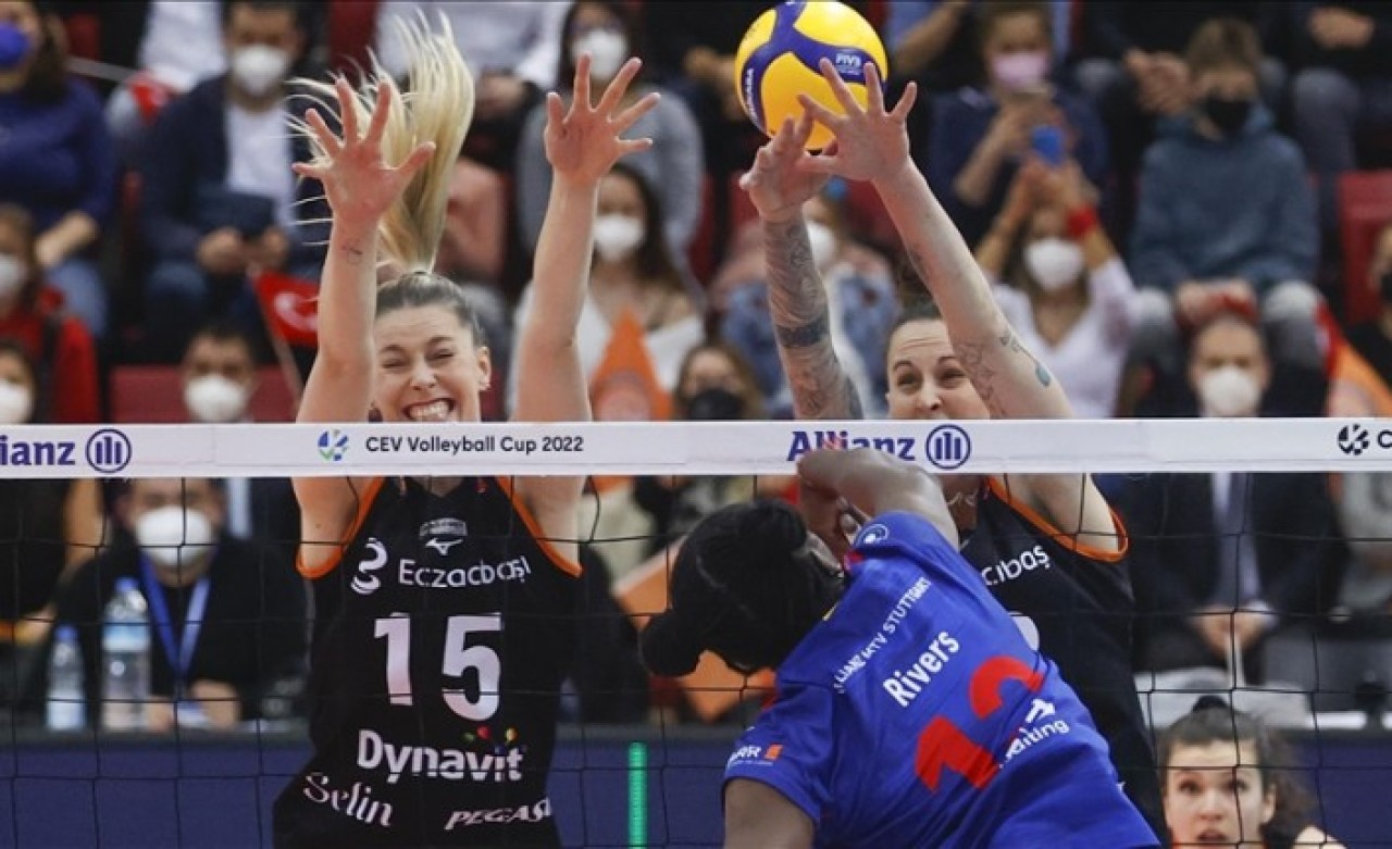 Eczacıbaşı Dynavit Kadın Voleybol Takımı,  CEV Kupası finalinde şampiyon oldu
