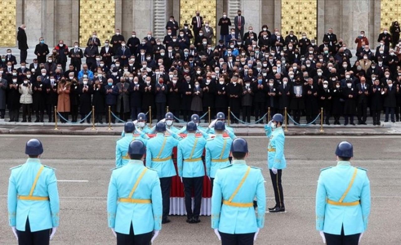 Eski Bakan Somuncuoğlu için Meclis'te cenaze töreni düzenlendi