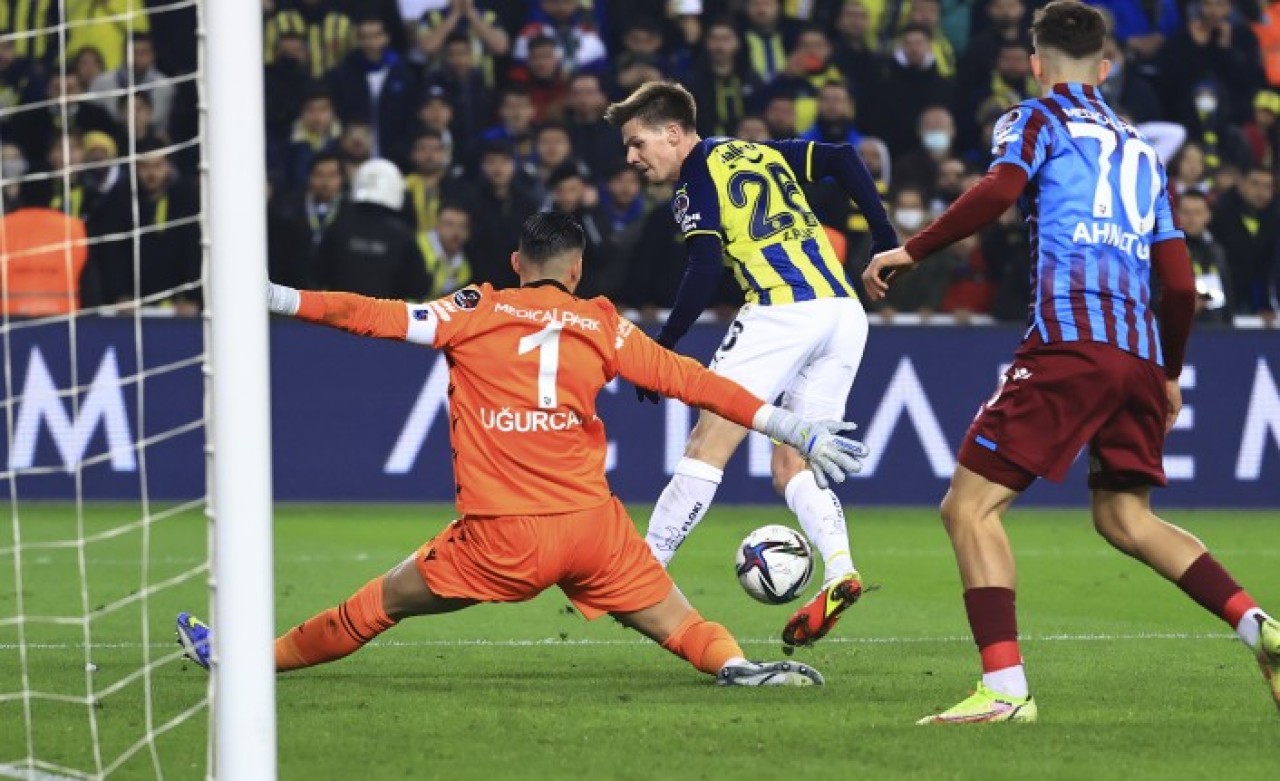 Fenerbahçe-Trabzonspor: Nefes kesen maçta 2 gol,  1 kırmızı kart
