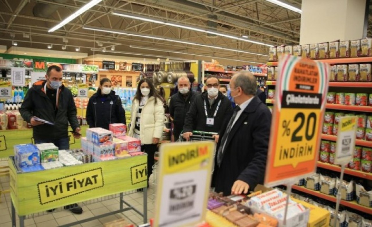 Fırsatçılar yine aynı oyun peşinde! KDV indirimi öncesi fiyatları şişirdiler