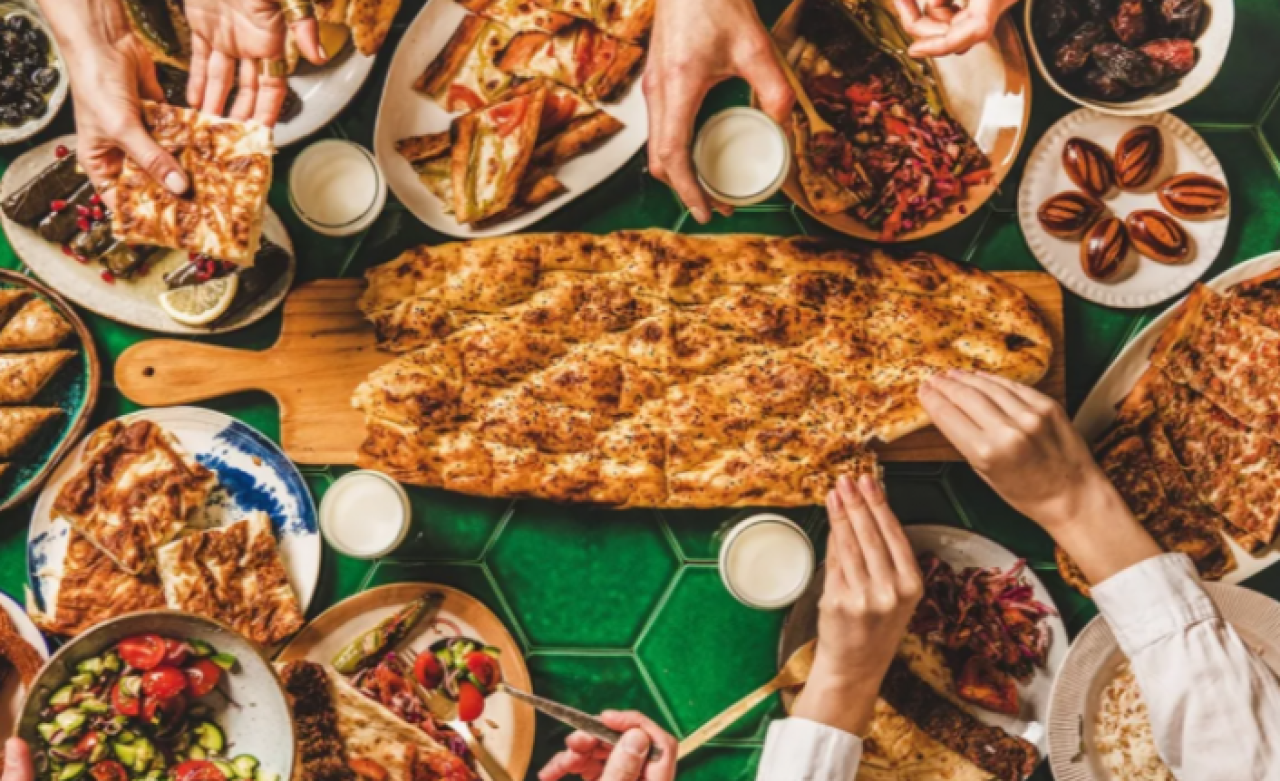Cep yakıyor! Restoranlardaki iftar menüsü fiyatları ağızları açık bıraktı