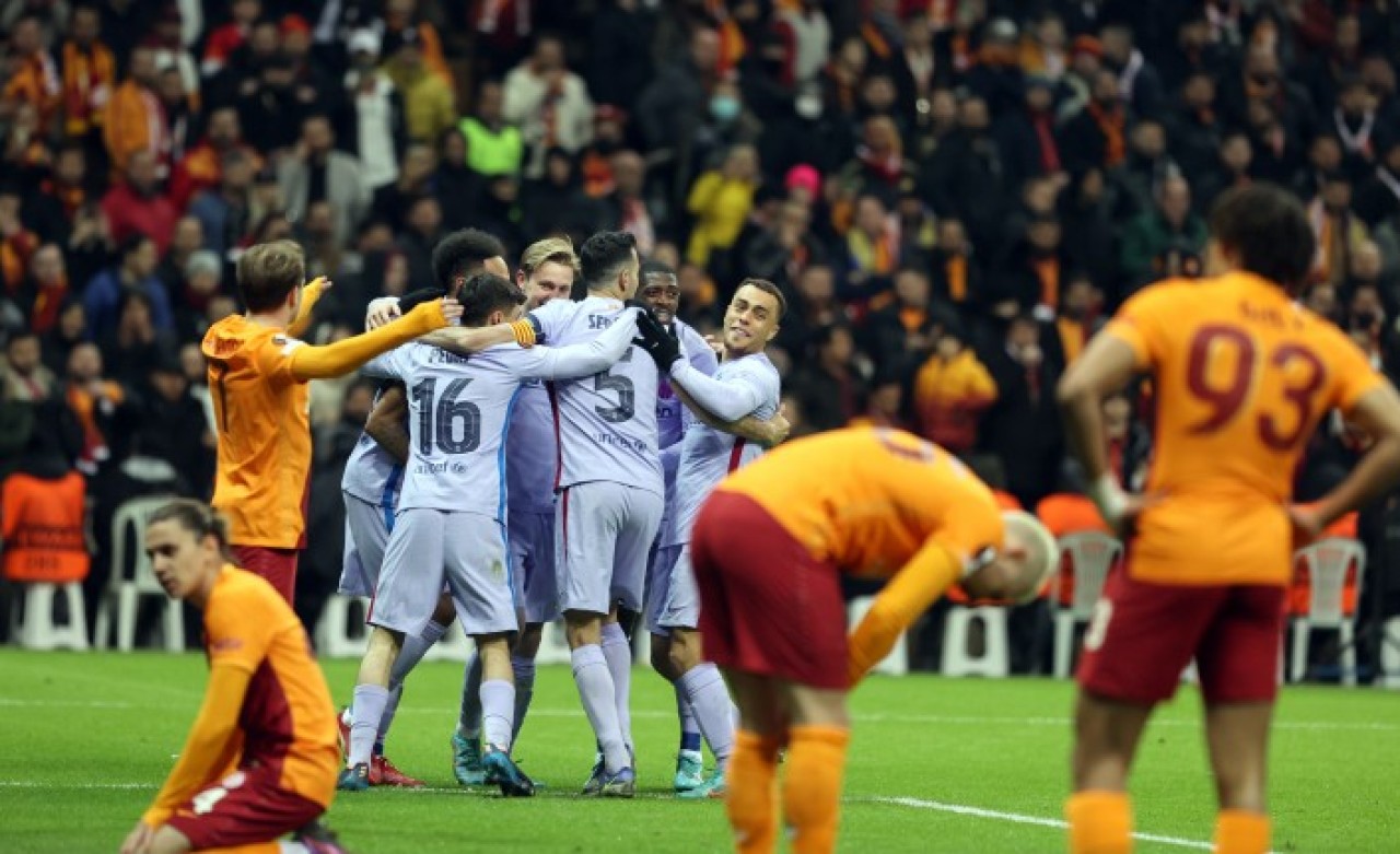 Galatasaray,  Barcelona'ya yenildi ve elendi: Galip sayılır bu yolda mağlup!