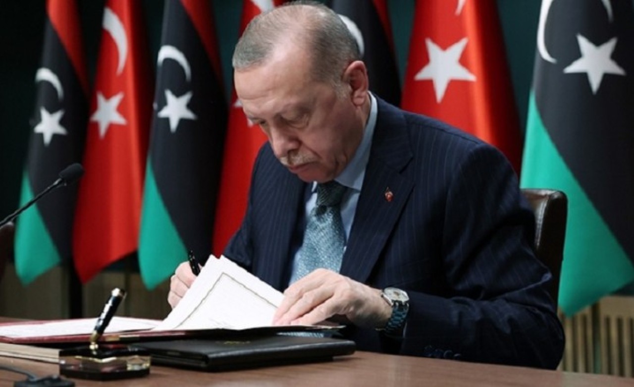 İki üst düzey isim gece yarısı görevden alındı