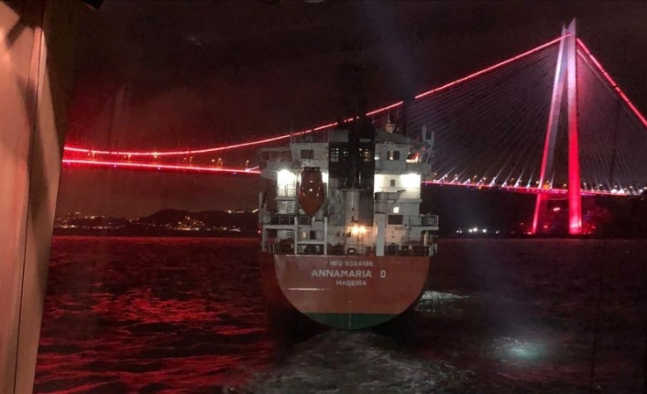 İstanbul Boğazı,  gemi arızası nedeniyle trafiğe kapatıldı