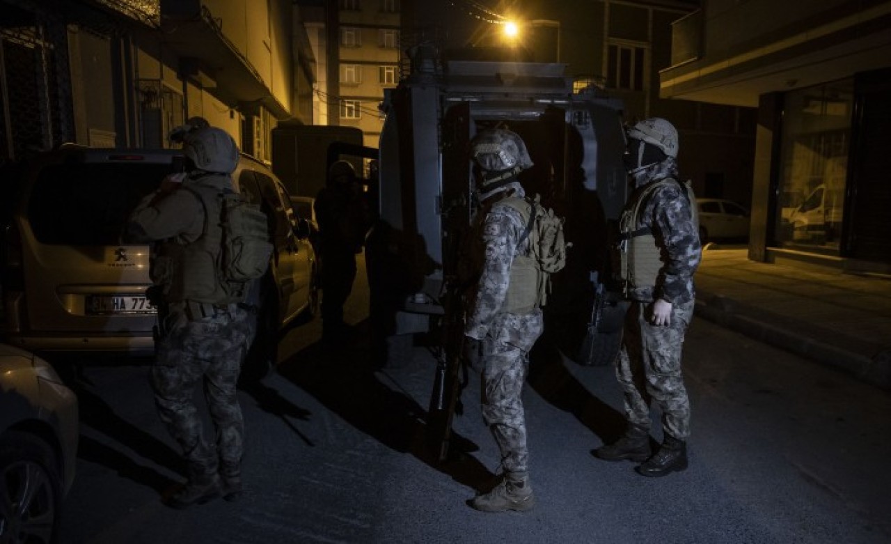 İstanbul'da şafak vakti helikopter destekli operasyon: Çok sayıda gözaltı var