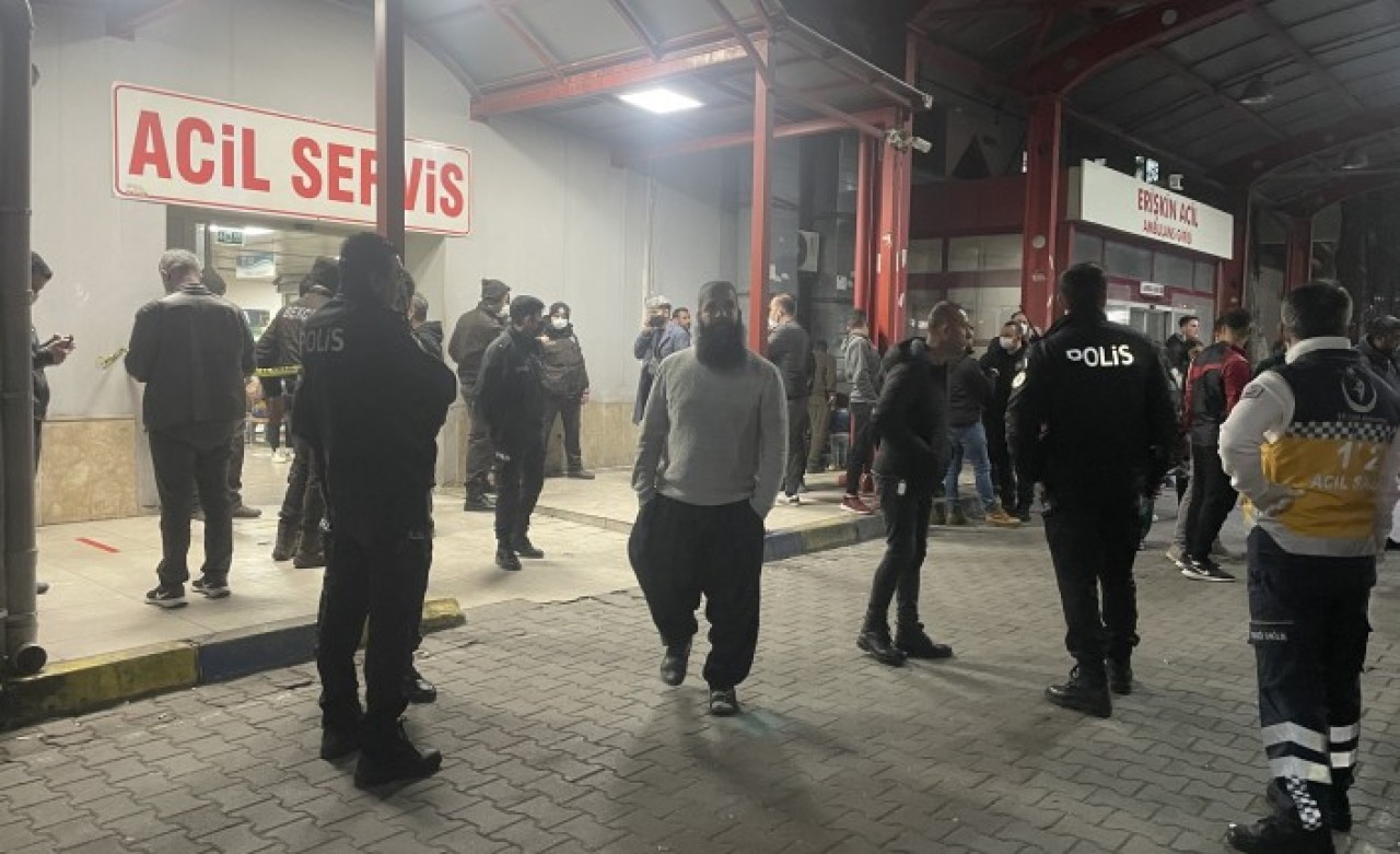 İzmir'de baba oğuldan silahlı saldırı: Hüseyin Tok öldü,  Saadettin Şengüler yaralı