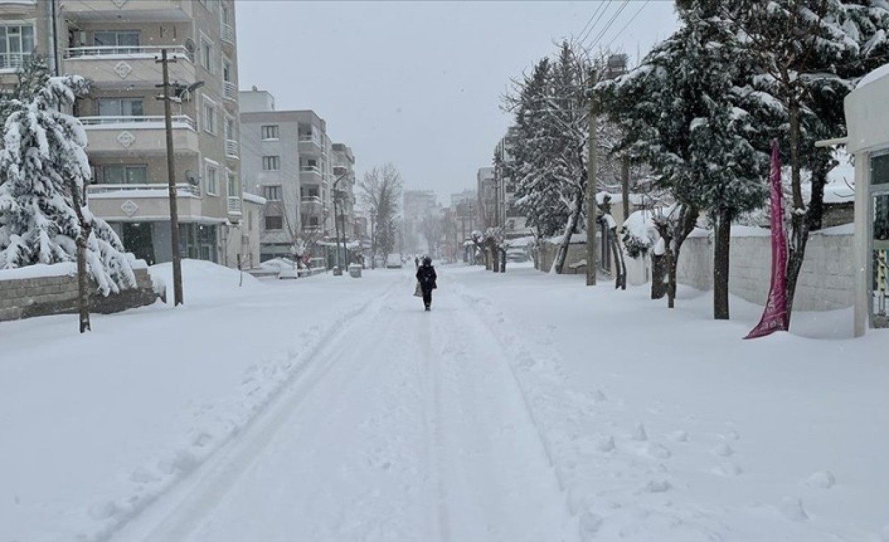 Kar yağışı bitmiyor! Meteoroloji açıkladı: Bu illerde kuvvetli kar yağışı