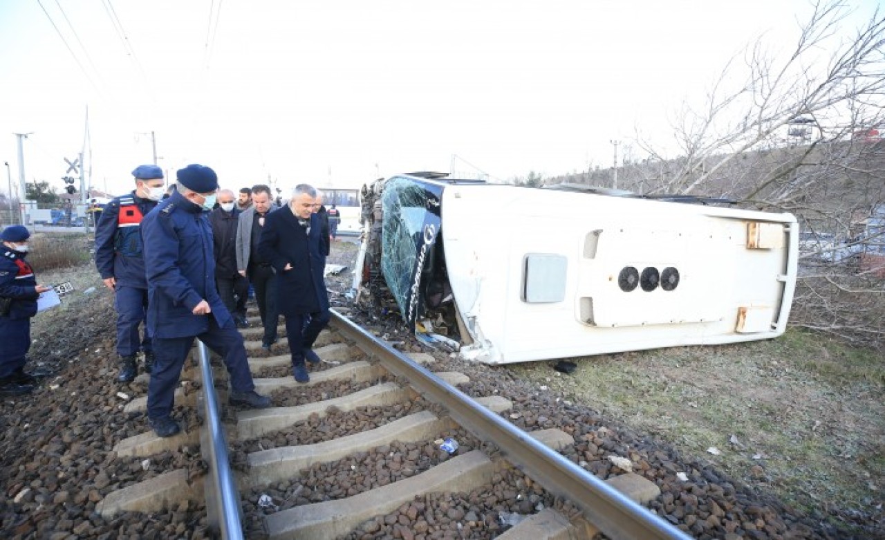 Kırklareli'nde tren işçi servisine çarptı: 27 yaralı
