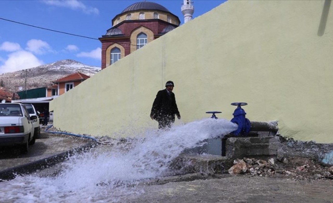 Köyün ihtiyacını karşılayan kaynak suyu 6 yıl sonra yeniden akmaya başladı