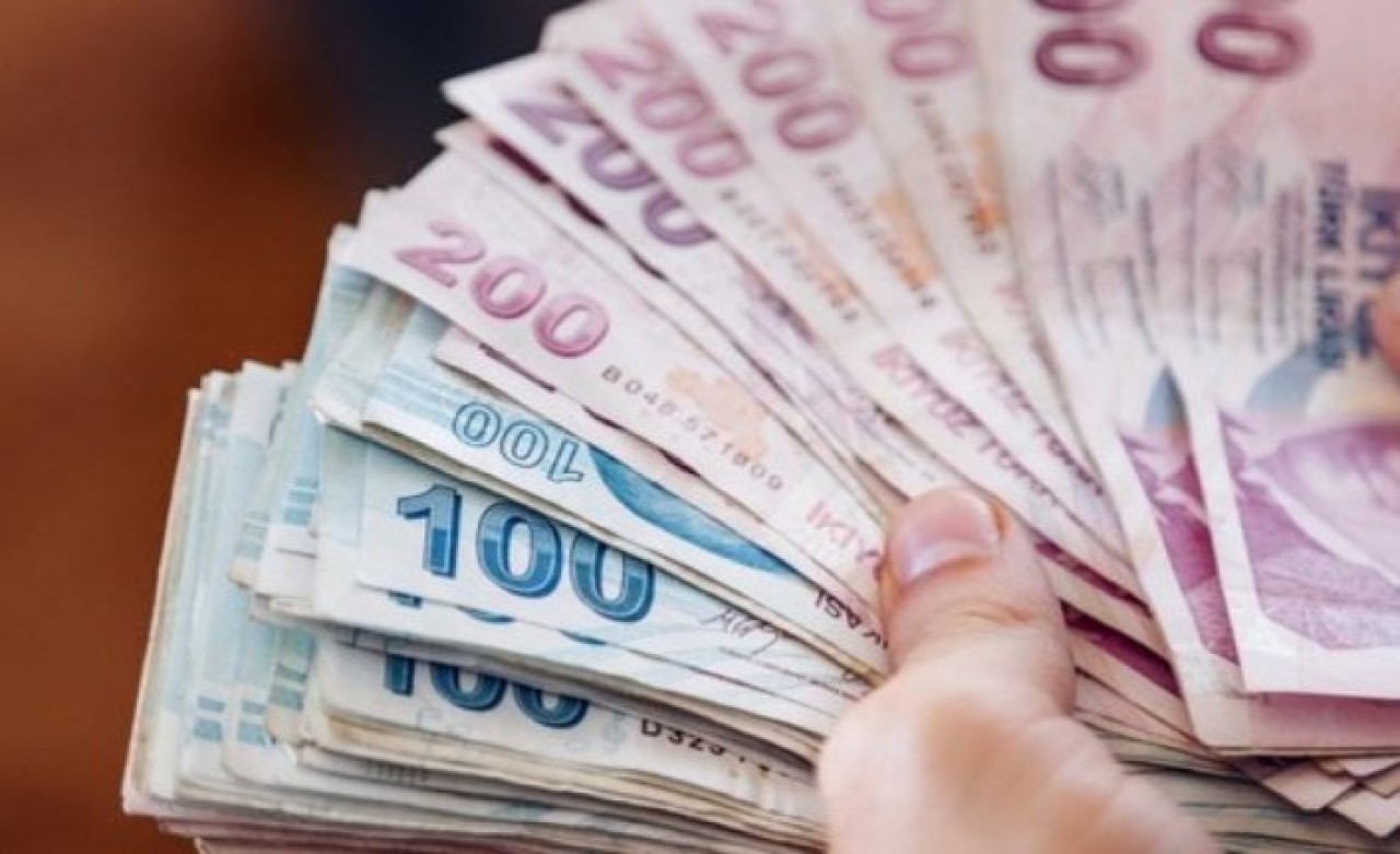 Kredi çekmeyi düşünenler dikkat! Bankalar faiz oranlarını düşürdü