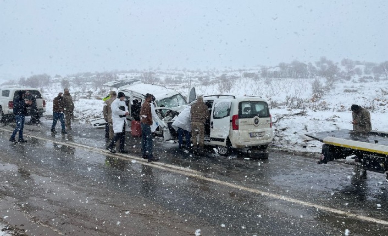 Mardin'de korkunç kaza: Zeliha Balamur,  Leyla Balamur,  Hadra Akgül ve Ata Akgül öldü,  6 kişi yaralı