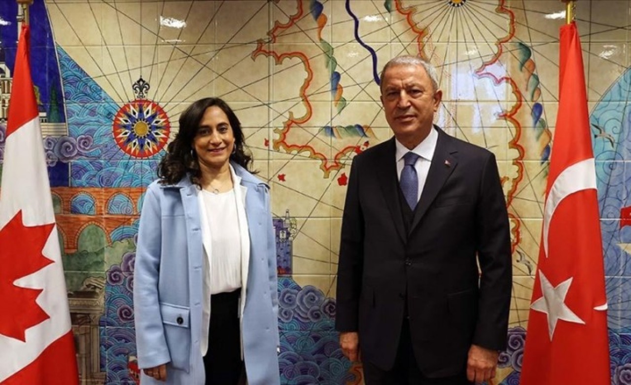 Milli Savunma Bakanı Akar,  Kanada Savunma Bakanı Anand ile görüştü