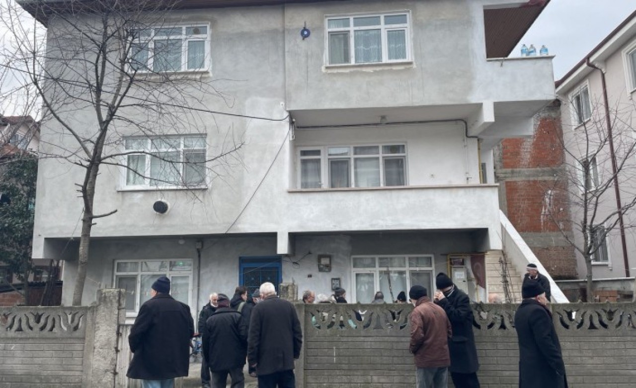 Sakarya'da Trabzonspor bayrağı asarken düşen Avni Küçük öldü